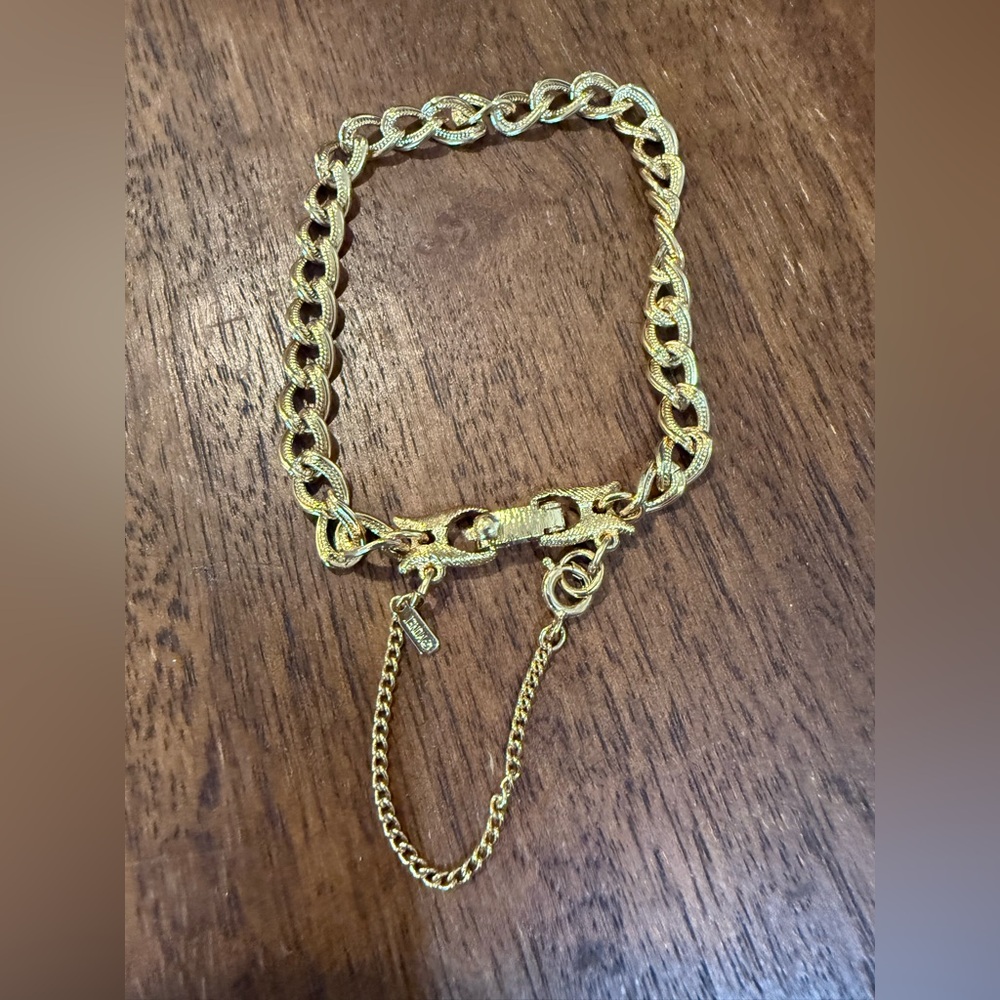 Vintage Monet chain Gold tone bracelet safety chain signed estate excellent‎ 7”